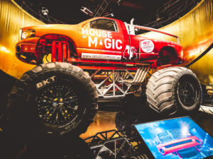 Monstertruck Requisite von der Ehrlich Brothers Show
